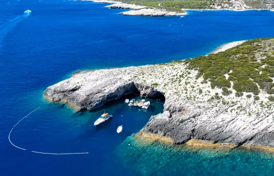 4 Caves & Komiža Private Speedboat Tour from Split