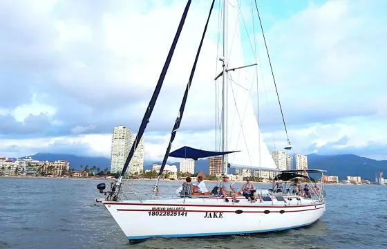 Beautiful Hunter 46ft Sailboat for 15 people