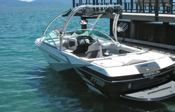 Wake Surf on a MB Sports B52 with Captain on Utha Lakes in Wallsburg