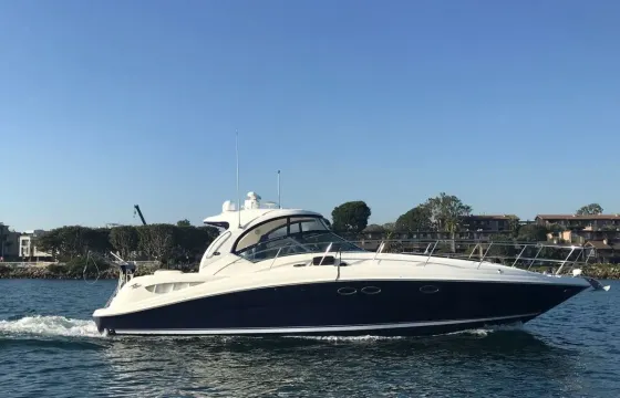 41' Sea Ray Sundancer Motor Yacht for Charter in Chicago, Illinois