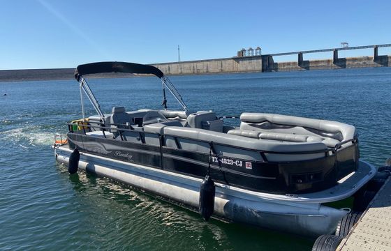 Spacious 25' Bentley Encore on Lake Travis!