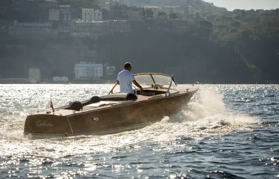 Riva Super Florida Boat for 4 Person in Sorrento, Campania