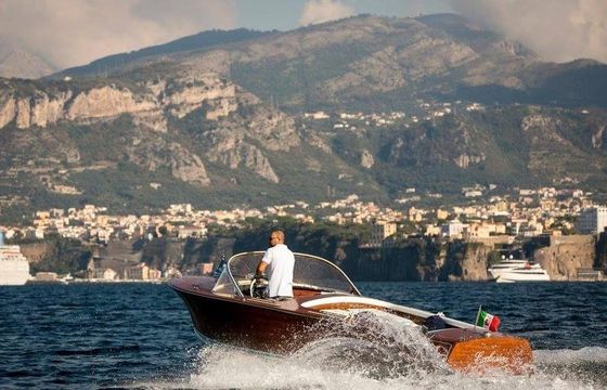 Riva Super Florida Boat for 4 Person in Sorrento, Campania