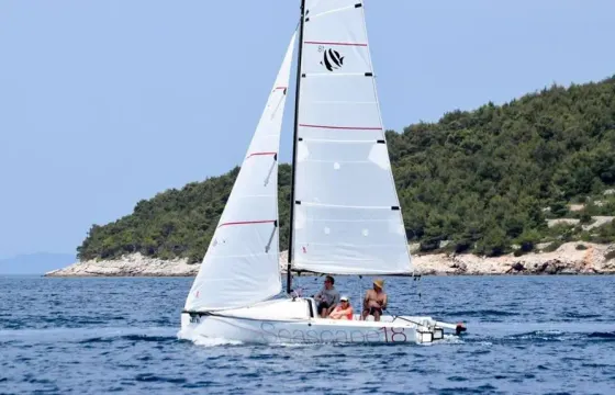 Rent Seascape18 / Beneteau First 18 Daysailer in Jezera, Croatia