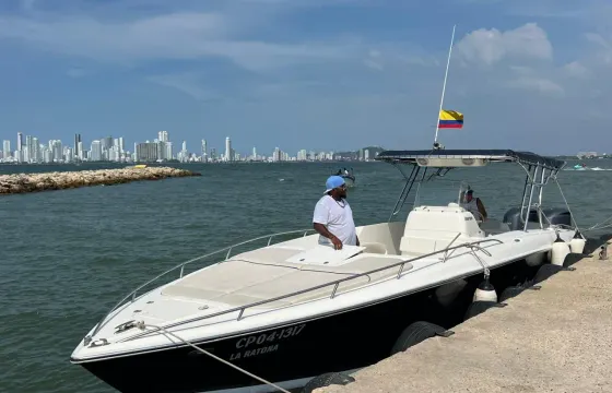 38ft Luxury Powerboat Experience in Cartagena: Sound, Space & Style