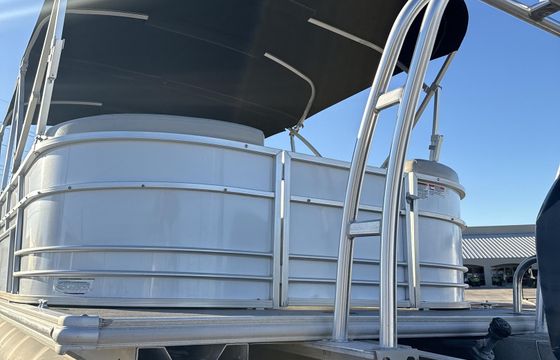 20' Sunchaser Tritoon w/150 Hp Rental in Lake Havasu City