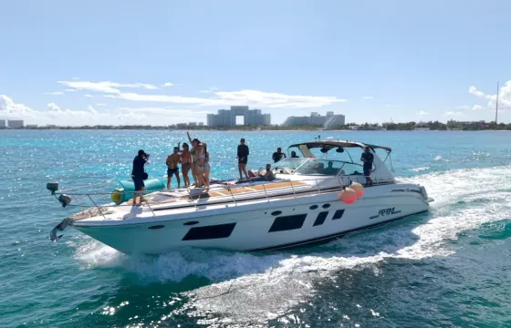 55ft Sea Ray Yacht Charter in Cancún for 22 Guests
