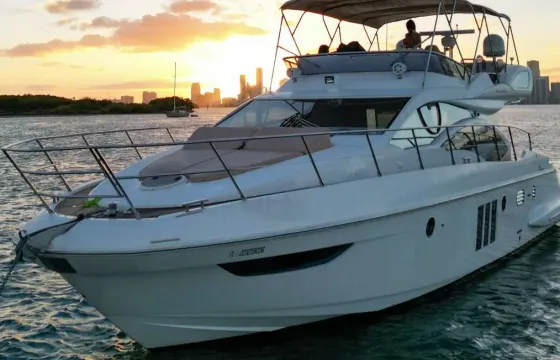 Enjoy Miami in Azimut 53ft Motor Yacht