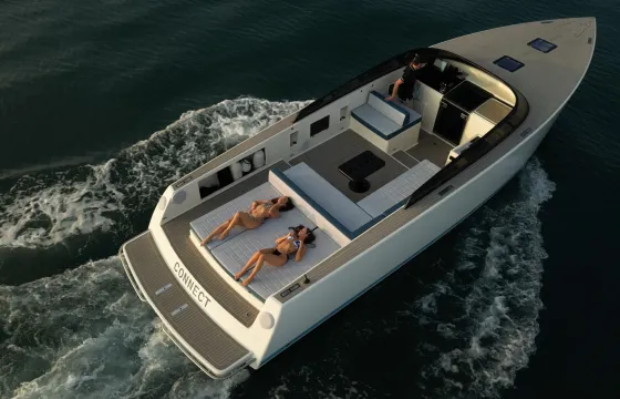 The most stylish yacht in Dubai Harbor - VanDutch 40