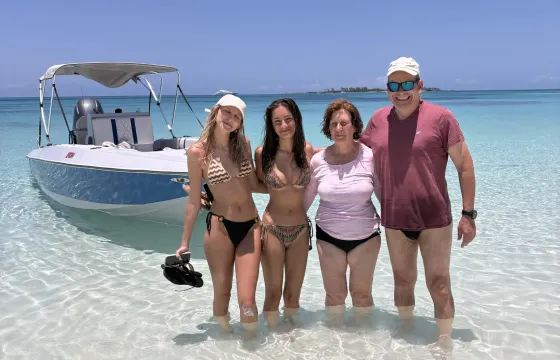 Nassau 4 Island boat tour-Snorkeling, Sightseeing, Pigs, turtles & private beach