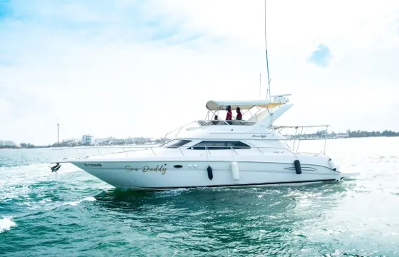 Sea Ray 46ft Luxury Sedan Bridge Motor Yacht Rental in Cancun-Isla Mujeres
