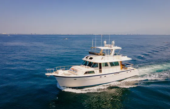 61ft Luxury Hatteras Yacht 'Mer-Sea' | Bar & Captain Included