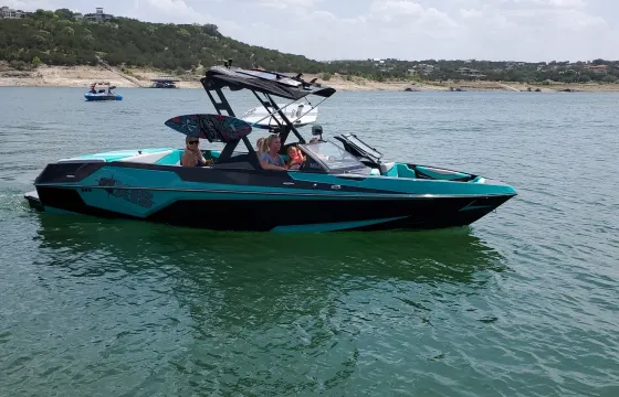 New Axis T23 Bowrider Rental on Lake Travis, Texas