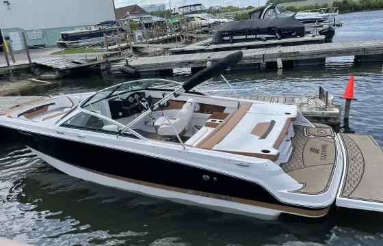 FourWinns Luxury Speed Boat available for Events, Date Nights and Family Outings