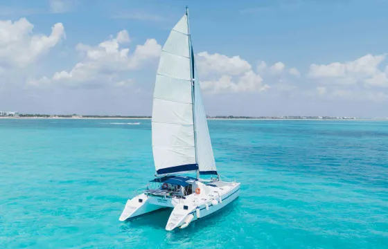 42ft Lagoon Catamaran for Amazing Sailing Trips in Cancun and Isla Mujeres
