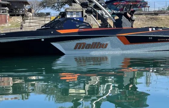 Malibu 23mxz Luxury Wake Boat On Lake Travis