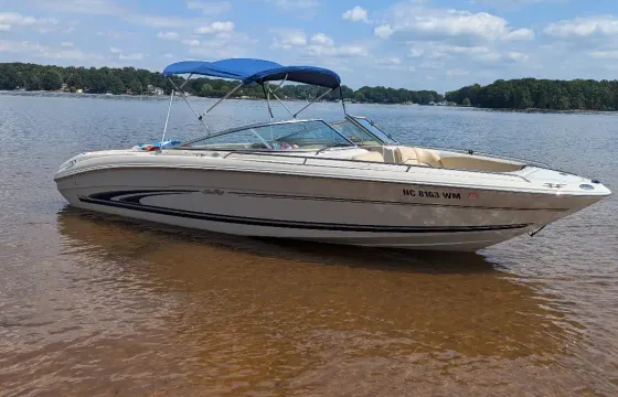 2000 Sea Ray 23ft Powerboat on Lake Norman