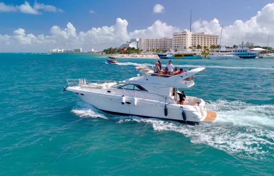 ENJOY CANCUN IN 40 FT SEA RAY FLY FOR 10 PEOPLE!!!