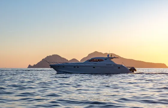 60' Rizzardi Power Mega Yacht Rental in Piano di Sorrento, Campania