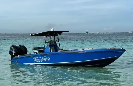 Nassau: Private Boat Tour - Swimming Pigs, Turtles, Snorkeling and Beaching