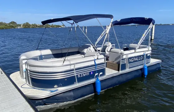 Beautiful 27 foot Luxury Tri-Toon with Captain! Dolphins, Manatee, Sunsets!