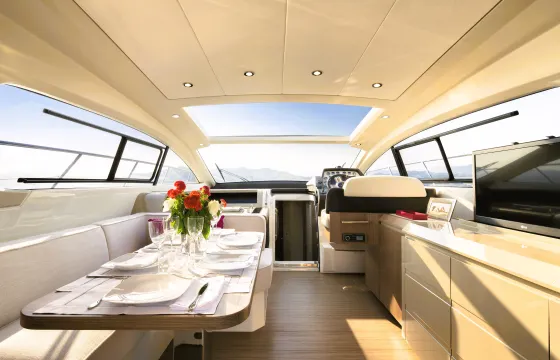 Azimut 16.5 Motor Yacht for Rent in Capri, Campania