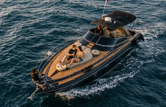 Private 40ft Yacht in Los Cabos with Drinks and Activities
