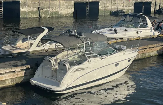 28ft Cabin Cruiser with Captain on Inlet / Indian Arm