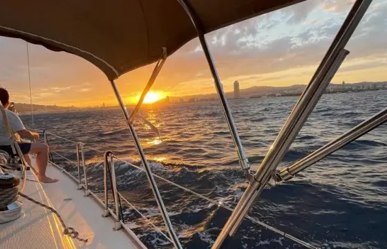 Gin Tonic & Bavaria 45 Sunset Sail Cruise in Barcelona, Catalunya