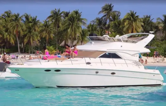 Private 46ft Sedan Bridge Motor Yacht In Cancún Quintana Roo