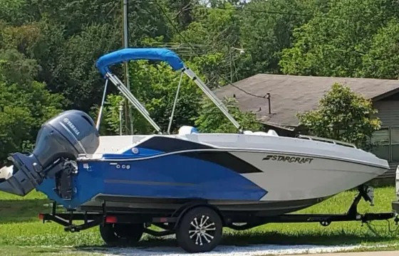 Fun on Lake Keowee waiting!  free towing Tube and Gas