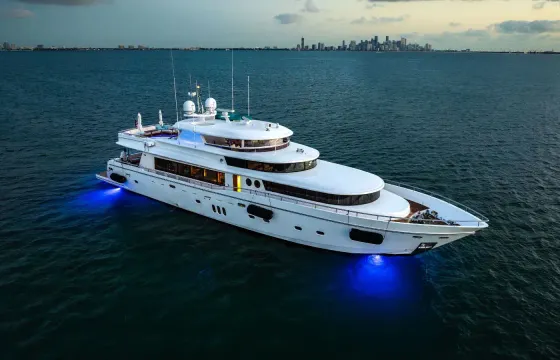 Luxe 103ft Johnson w/ water toys serving FL, Bahamas, Caribbean & Turks & Caicos