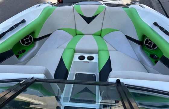 2016 Centurion Enzo FS44 24’ Wakeboarding/Surf Boat In Wishon