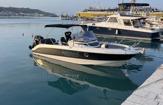 Private Cruise on a Sessa Marine Key Largo 26 Luxury Yacht in Planos