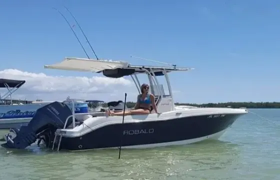 Robalo R200 Center Console 21' Delivered to Your Dock