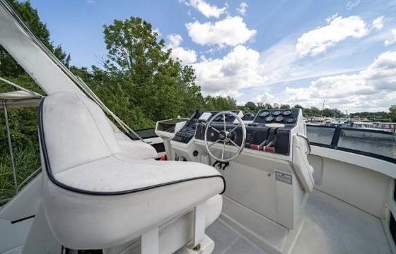 Unforgettable memories exploring the Upper Thames | 40' Fairline Turbo Yacht