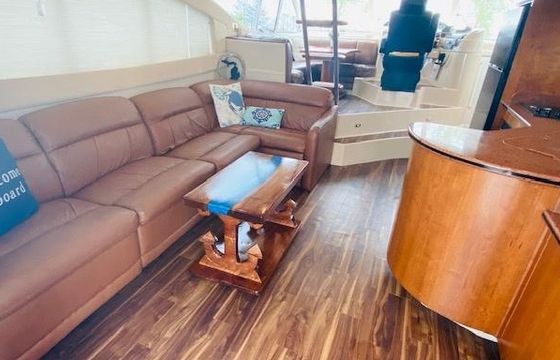 53' Cruiser Yacht with Flybridge and Sundeck for 11 Guests in Chicago