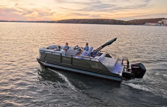 Las Vegas: Luxury Regency 250LE Sport Pontoon for Charter
