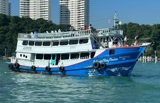 "Pattaya Bay Cruise"  is a journey on a comfortable ship located on Bali Hai