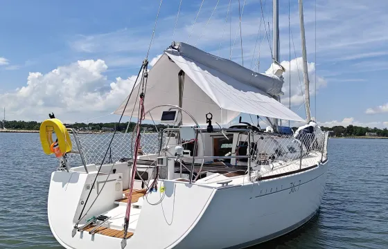 36ft Beneteau Private Sailing Charter – Explore Mystic and Fisher's Island