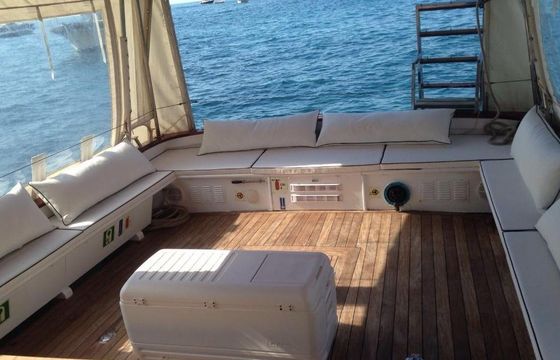 Remarkable Boat Trip Around Amalfi Coast Aboard 44' Motor Yacht