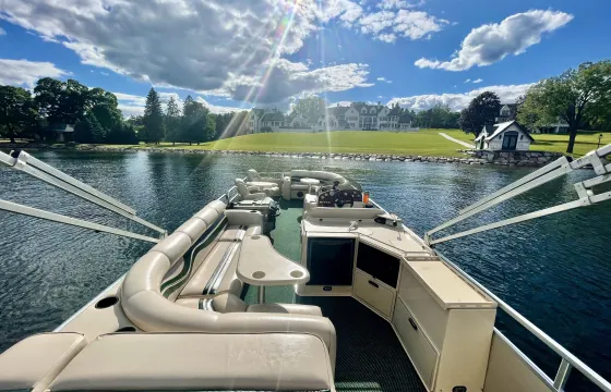 Lake Minnetonka - 27’ Luxury Premier Tritoon for Charter