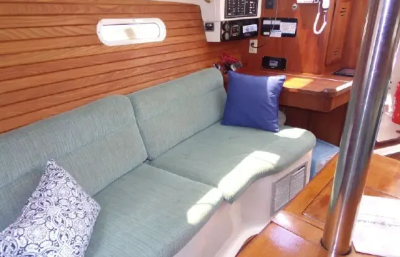34' Hunter Cruising Monohull In Rock Hall, Maryland United States