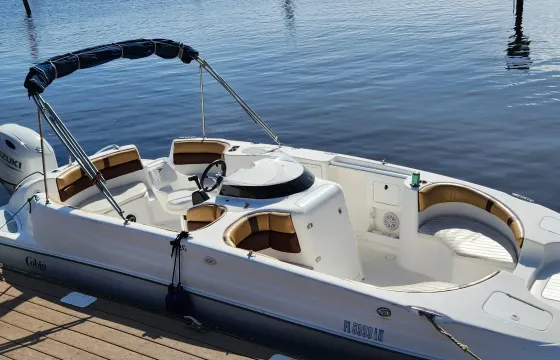 22ft Cobia Deck Boat - Great family/fishing/tubing boat 10ppl + Free Tubing