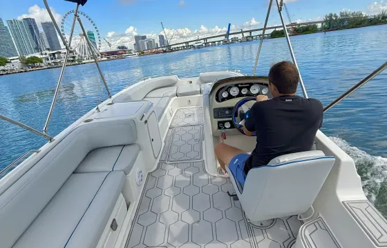 23’ Bayliner Beautiful Boat In Miami