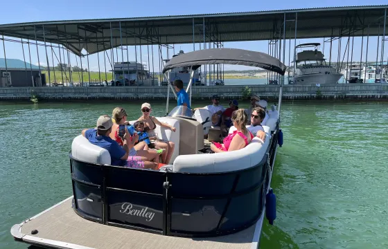 Luxurious Bentley 240 Cruise Pontoon Boat for 15 Guests on Lake Travis