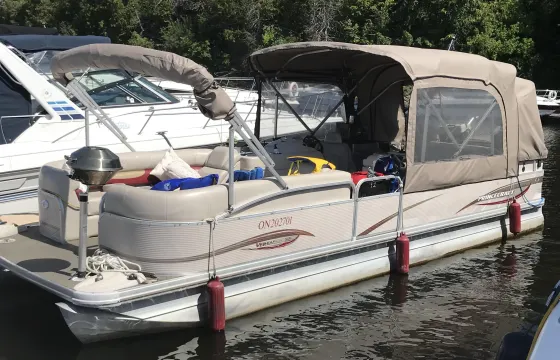 Versailles 26ft Pontoon Rental in Ottawa!