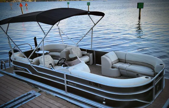 23ft Cypress Tritoon, Fast and Super comfy. 12ppl Capacity