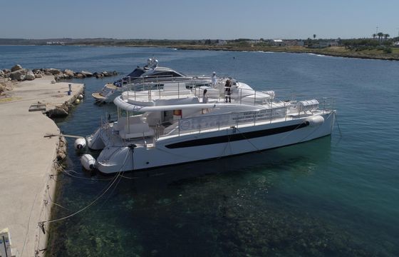 Maxi Luxury Catamarano Tour in Italy