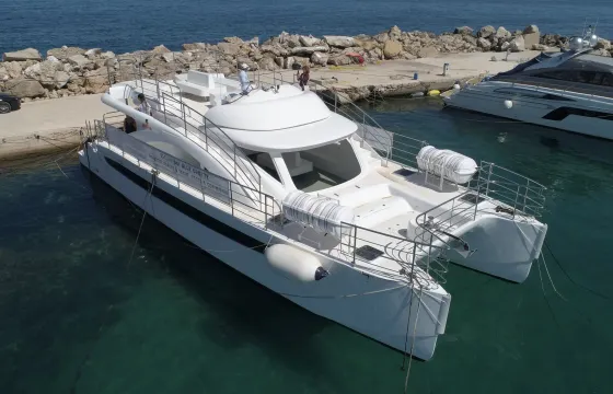 Maxi Luxury Catamarano Tour in Italy